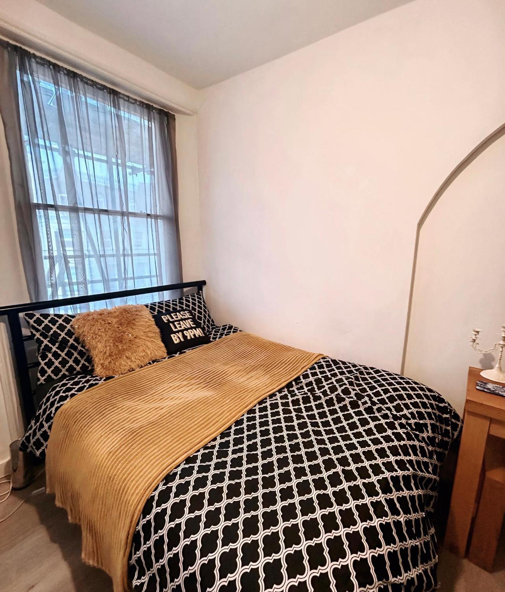 Spacious Studio Flat In London Exterior photo