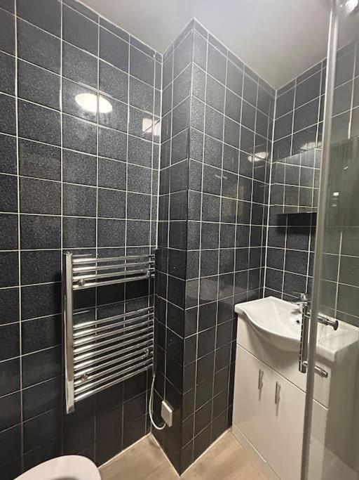 Spacious Studio Flat In London Exterior photo